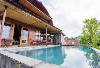 Villa Gajah Mas Bedugul by ecommerceloka has Balcony rooms