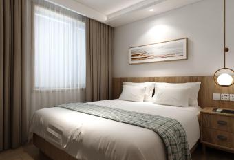 Happy Dragon Saga Hotel Beijing Tian AnMen Forbidden City has Balcony rooms