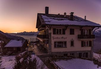 Hostellerie d Orzival has Balcony rooms