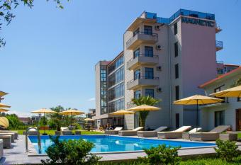 Magnetic Resort Ureki has Balcony rooms