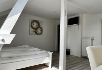 Hotel L  becker Hof allows 18 year olds to book a room