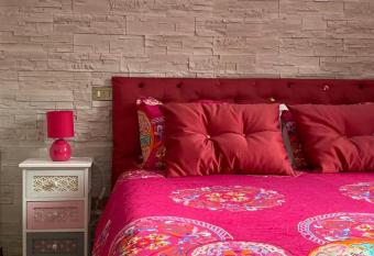 La casa colorata has Balcony rooms