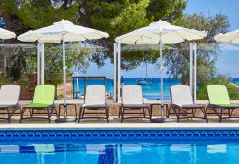 Universal Hotel Laguna has Balcony rooms