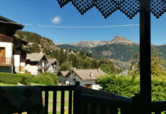 Casa con giardino a Torgnon has Balcony rooms