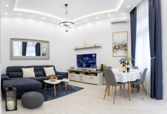 Theatre Square Apartments has Balcony rooms