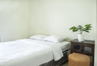 Gumitish Guest House Singaraja has Balcony rooms