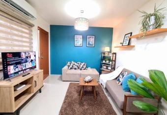 Cozy Space Near SM with Netflix and Fiber WiFi has Balcony rooms