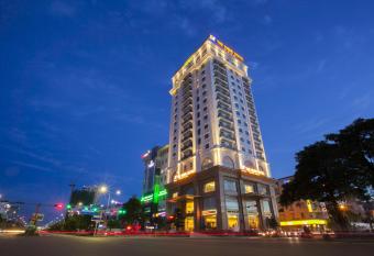 THE SHINE HOTEL has Balcony rooms
