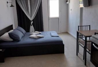 SOUVLIA BEACH allows 18 year olds to book a room