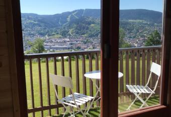 La cime des lacs allows 18 year olds to book a room