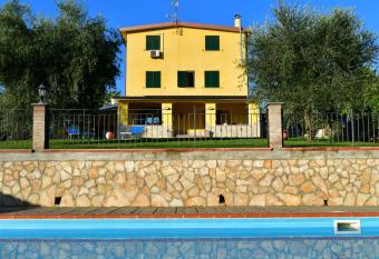 B&B Roman Country Villa has Balcony rooms