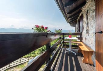 Baita Velo has Smoking/Balcony rooms