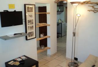 LA MANSARDA allows 18 year olds to book a room