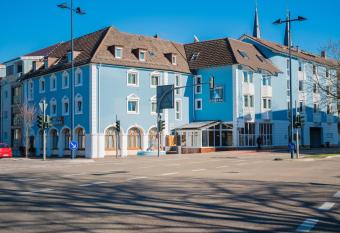 Eisberg Hotel City allows 18 year olds to book a room
