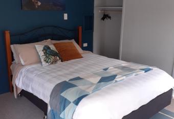 J&D Cottage allows 18 year olds to book a room