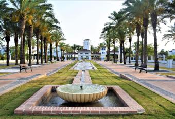 Prachtig vernieuwd appartement met 2 slaapkamers, Murcia, La Torre Golf Resort allows 18 year olds to book a room