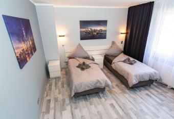 Bremerhavener Suite 2 has Balcony rooms