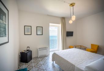 Borgo dei Saraceni - Flower Home has Balcony rooms