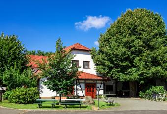 Hotel & Restaurant Lindengarten allows 18 year olds to book a room