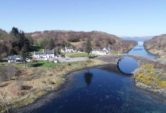 Tigh an Truish Inn allows 18 year olds to book a room
