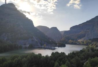 Refugio de El Chorro has Balcony rooms