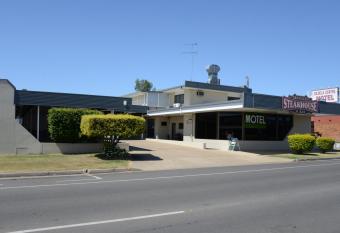 Biloela Centre Motel & Steakhouse Restaurant allows 18 year olds to book a room