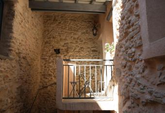 Le Bastidon de Louis, L Isle sur la Sorgue has rooms with a private hot tub