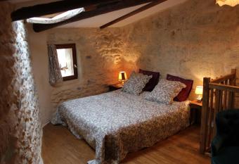 La Veneloise allows 18 year olds to book a room