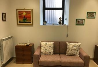 Bivani indipendente, centro storico a Viagrande allows 18 year olds to book a room