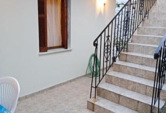 Dolphins DreamHouse has Balcony rooms