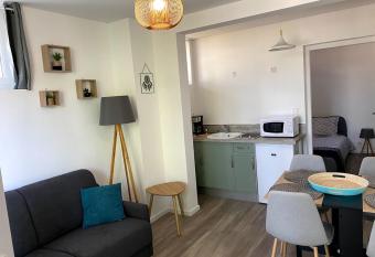 Le Moderne has Balcony rooms