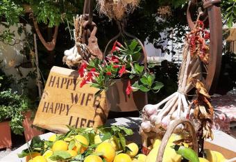 Al Chiaro di Luna has Balcony rooms