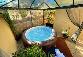 House Rosa has Balcony rooms