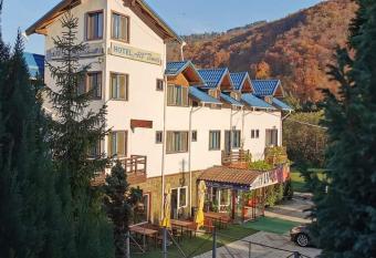 HOTEL ALL TIMES has Balcony rooms