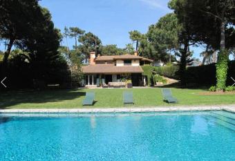 Family Dream has rooms with a private hot tub