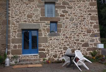 Au petit bonheur allows 18 year olds to book a room