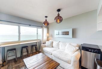 Pinnacle Port A-910 has Balcony rooms