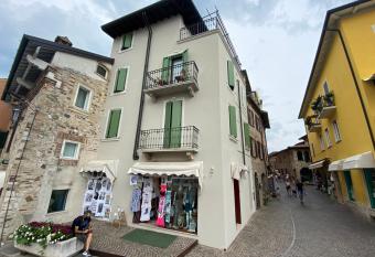 Castello Mavino has Balcony rooms