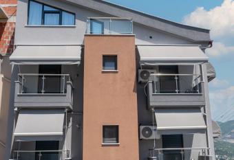 DNS Apartments has Balcony rooms