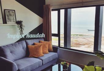 Impian Raudah Seaview-muslim friendly has rooms with a private hot tub