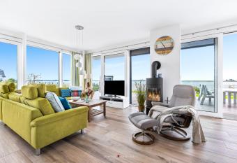 Villa Seem    v allows 18 year olds to book a room