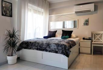 Bonavista Studio with a Balcony - Calella has Balcony rooms