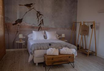 La Casa Del Miracle allows 18 year olds to book a room