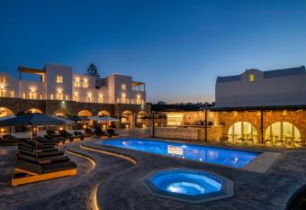 Aelia Luxury Suites has Balcony rooms