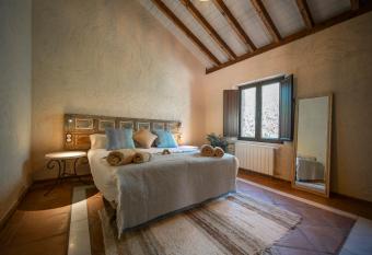 Eco Hotel Cueva del Gato allows 18 year olds to book a room