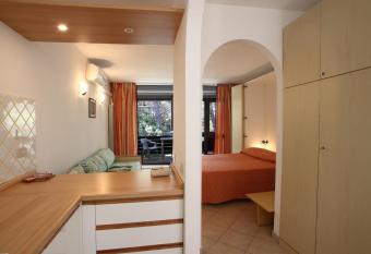 Residence Casa Di Caccia has Balcony rooms