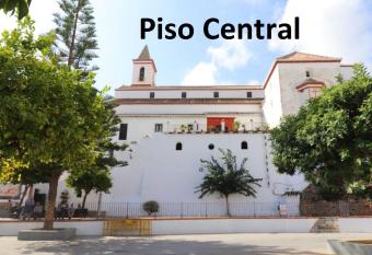 Piso Central has Smoking rooms