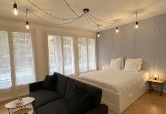 Espace Cocooning allows 18 year olds to book a room