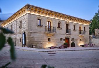 Palacio de Samaniego has Balcony rooms