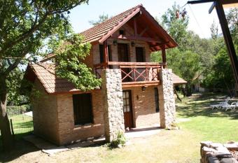 El Rinc  n del Molle allows 18 year olds to book a room